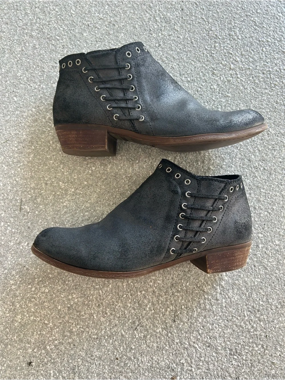 Minnetonka chic black